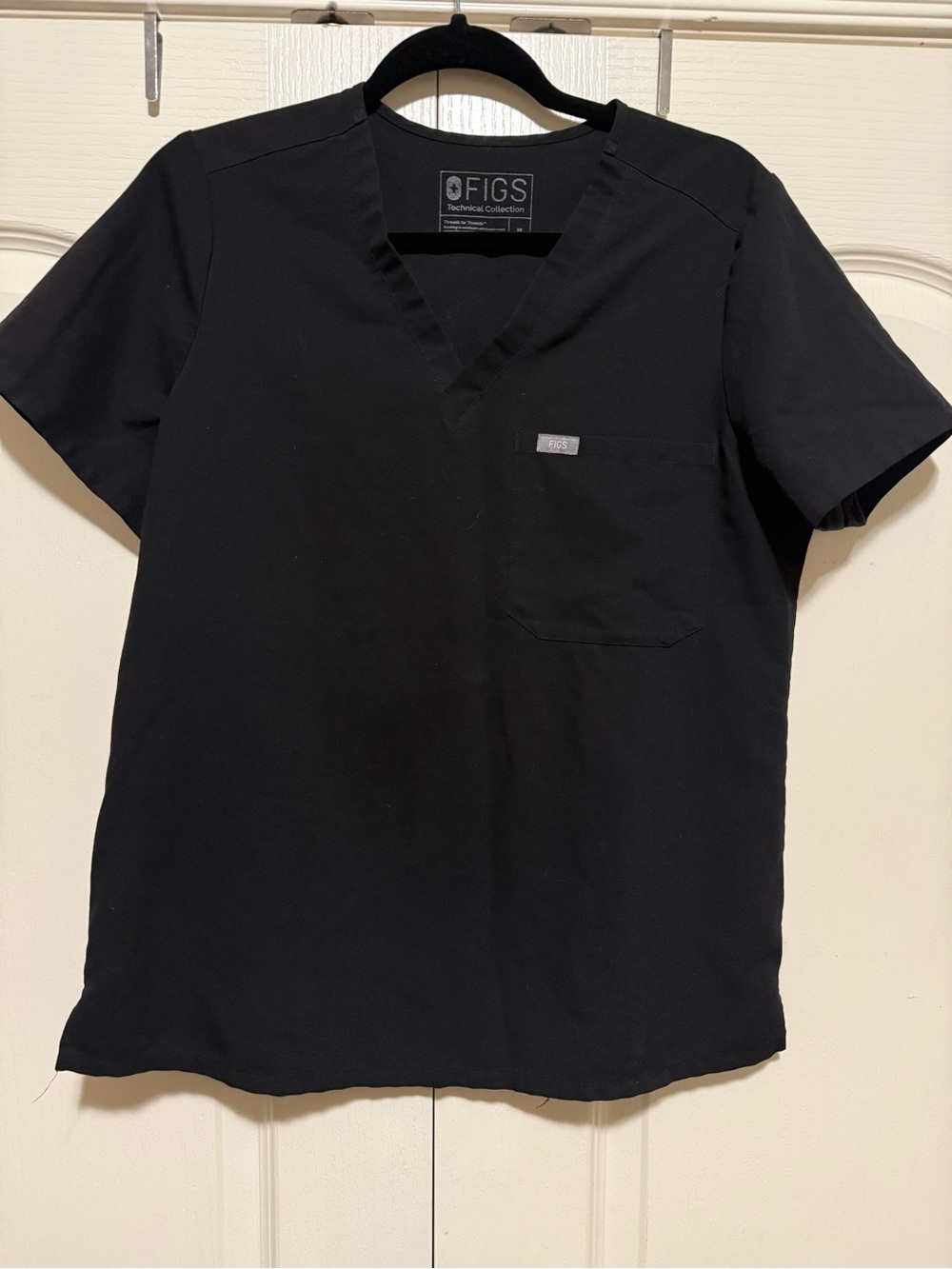 Figs Men’s Black V-Neck Scrub Top with Chest Pocket